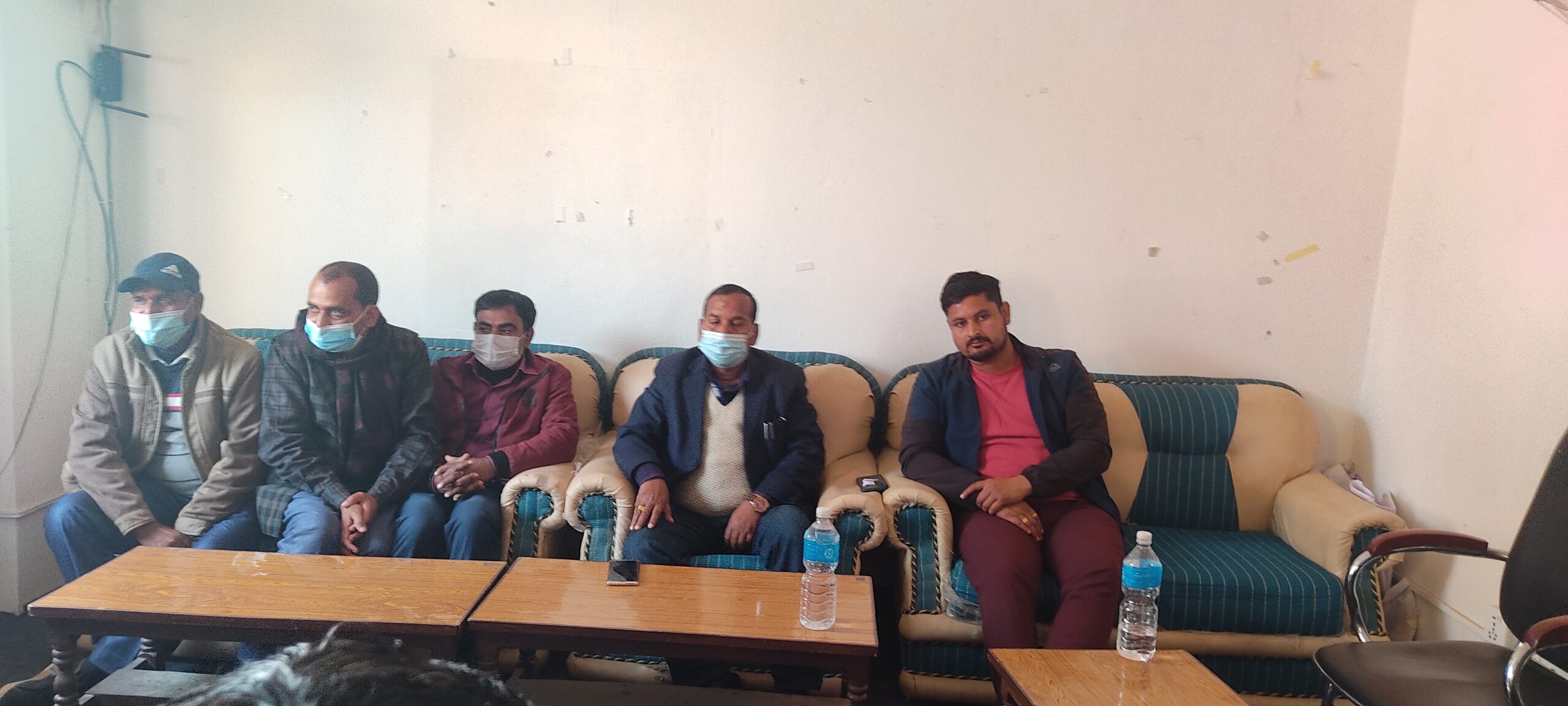 बालबिकाश विधालय कर्मचारीहरुले न्युनतम तलब भत्ताको माग गर्दै अधिकृत साहलाई बुझाए ज्ञापनपत्र