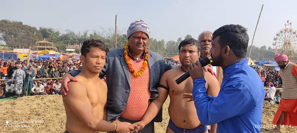 रौतहटको बृन्दावन नगरपालिकाको नगर प्रमुख राम स्नेहि यादव द्धारा कुस्ती खेलको उद्धघाटन