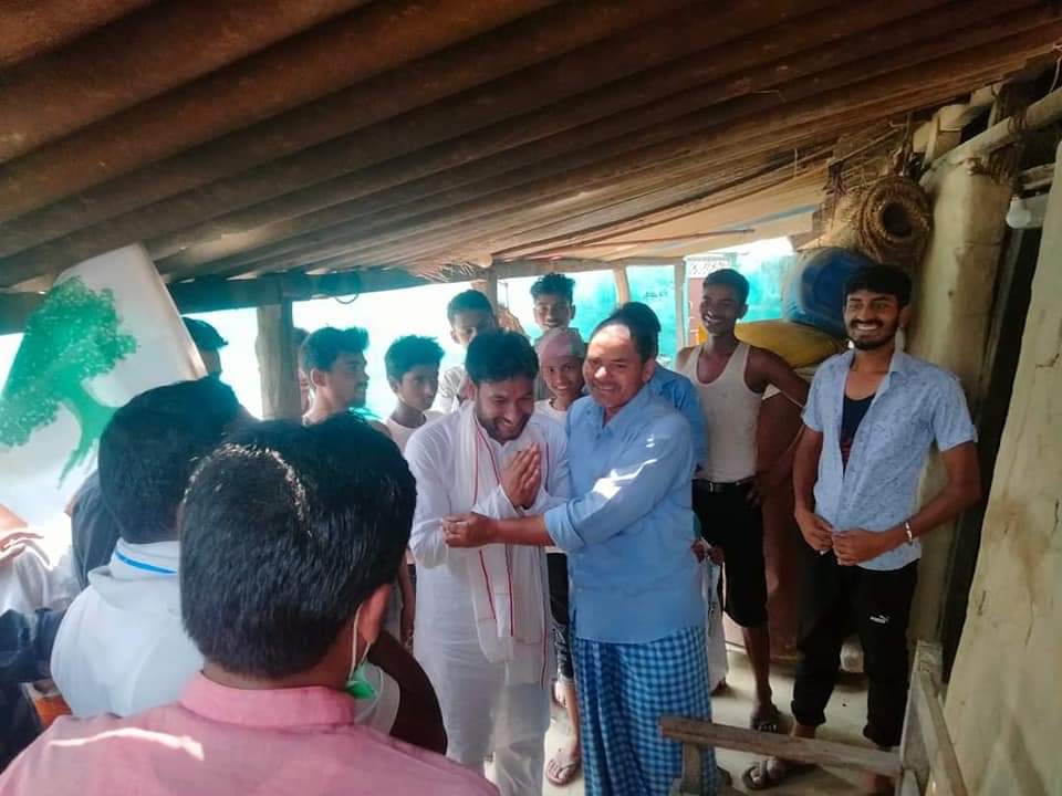 कटहरिया नगरपालिकाका मेयरकाे उमेदवार अजय प्रकाश साह घरदैलोमा व्यस्त