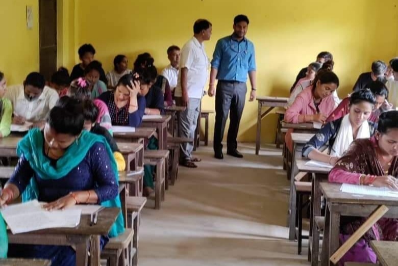 कटहरिया नगरपालिकाकाे नगर प्रमुख अजय प्रकाश द्वारा बिधालयको छडके अनुगमन