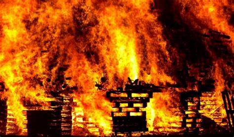 पटेर्वासुगौलीमा आगलागी हुँदा घरगोठ जलेर नष्ट