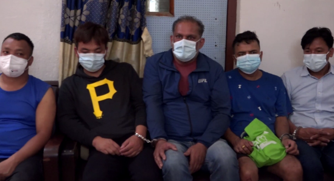 अवैध सुनसहित विमानस्थलबाट पाँच नेपाली र दुई विदेशी पक्राउ