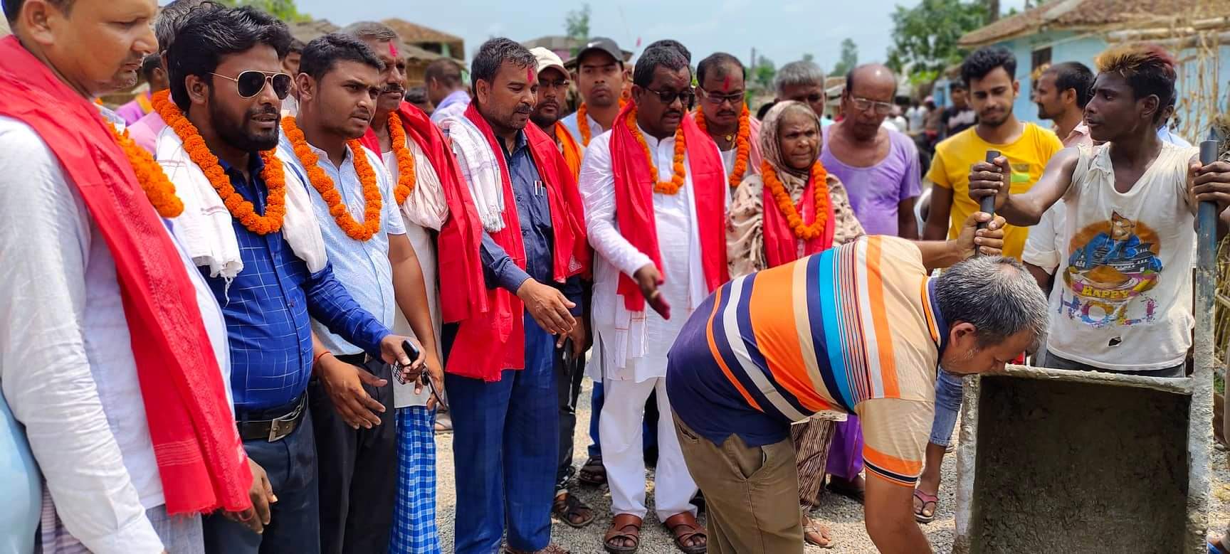 वृन्दावन ८ आँकडपाथरमा मेयर कुर्मीद्धारा सडक ढलानको उद्धघाटन