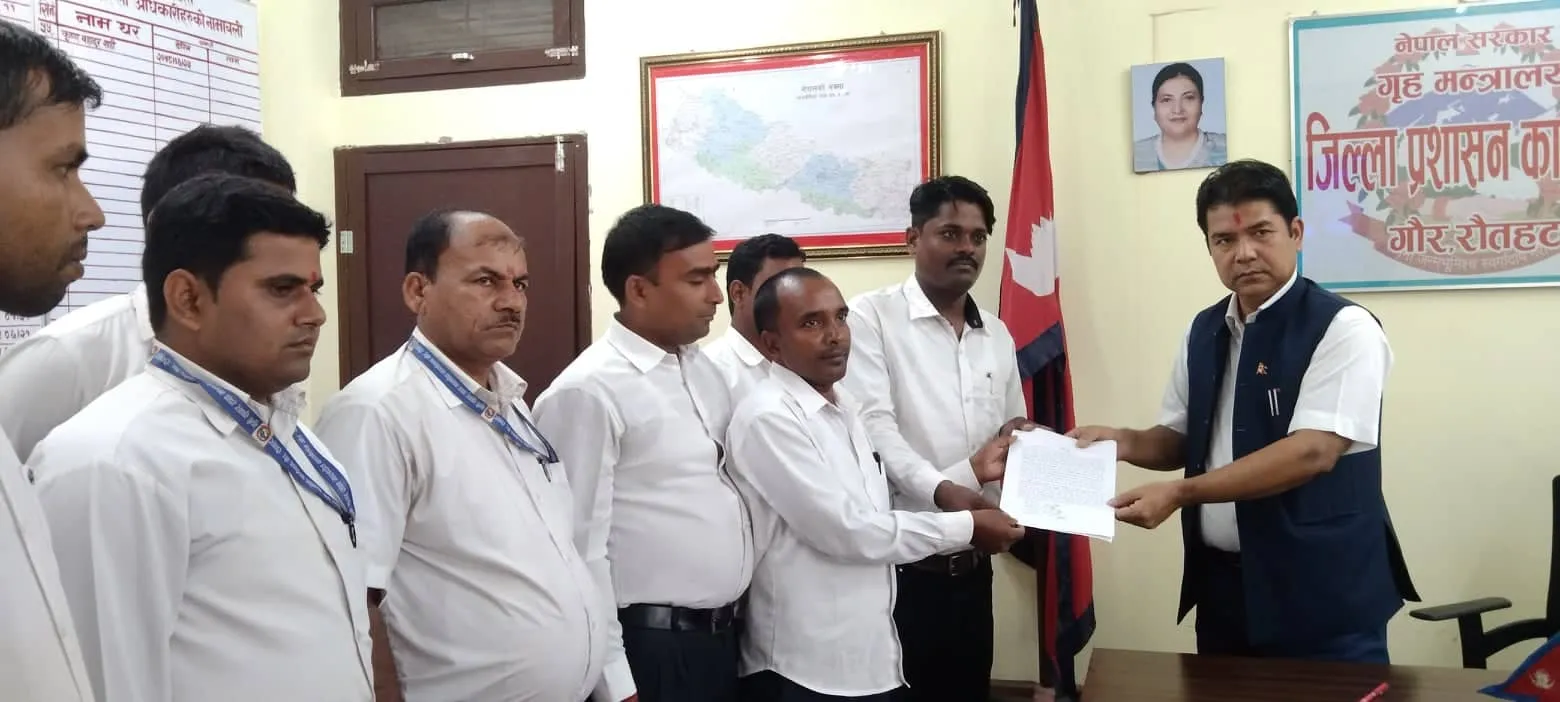 जिल्ला बाहिरका कर्मचारीलाई बढुवा गरेको भन्दै सिडियोलाई ज्ञापनपत्र