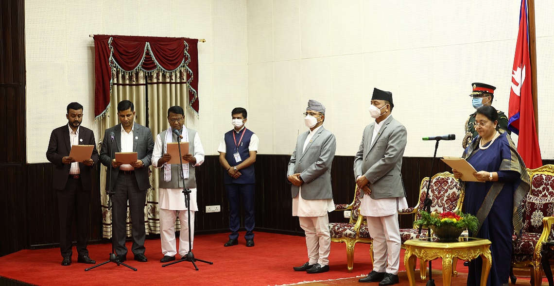 जसपाका तीन मन्त्रीले लिए सपथ