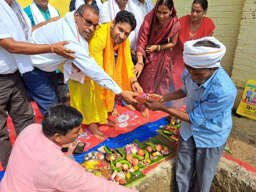 श्री जनता मा.बि कटहरियामा मेयर अजय प्रकाशले गरे भवनको शिलान्यास