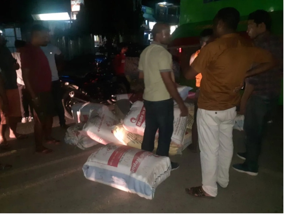 इप्रका चन्द्रनिगाहपुरले ठूलो परिमाणमा अवैध कपडा बरामद