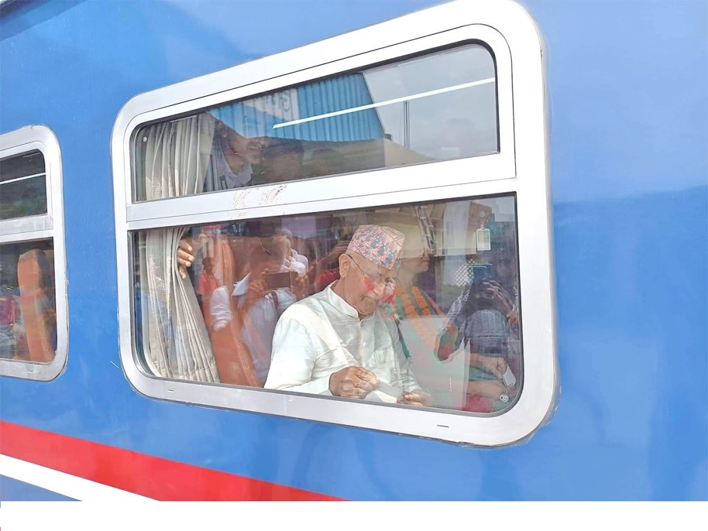 पहिलोपटक जनकपुरमा ओलीले चढे रेल
