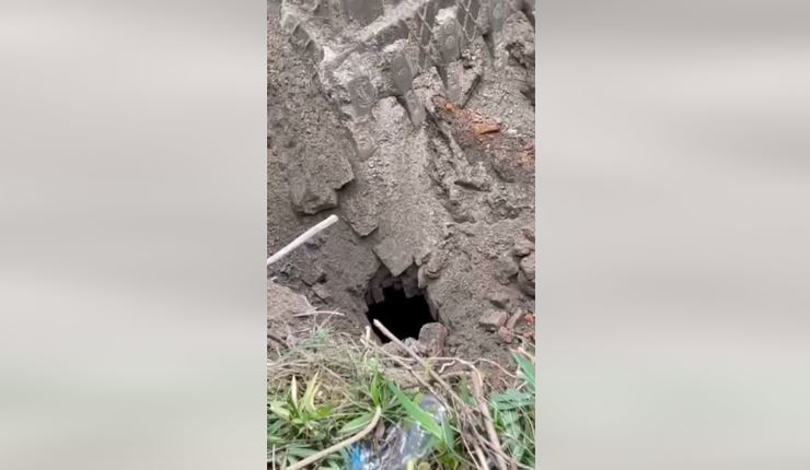 जय नेपाल हलकाे कम्पाउन्ड खाेतल्दा टुकुचा खाेला भेटियाे