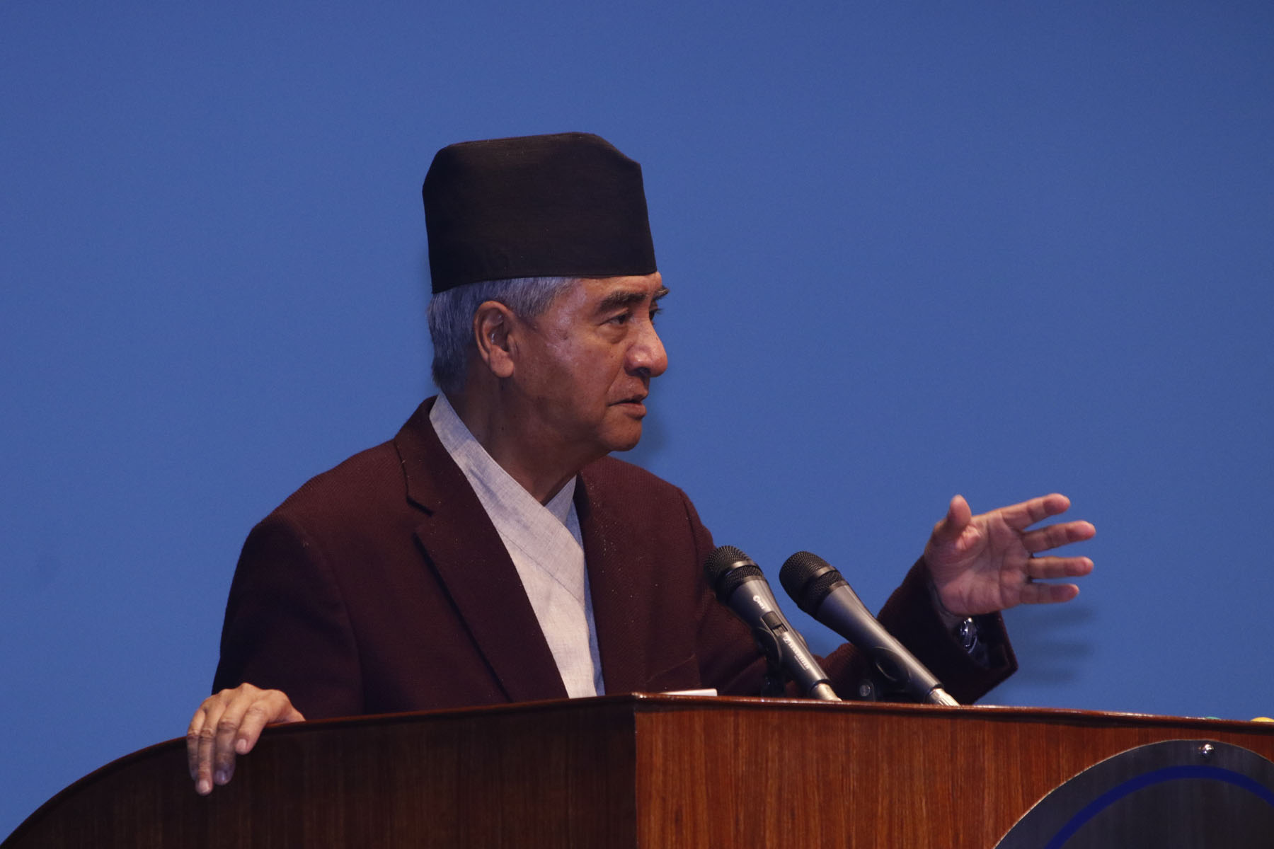 ओलीलाई देउवाको जवाफ–‘परमादेशकै कारण सँगै काम गर्न पाइएको छ’