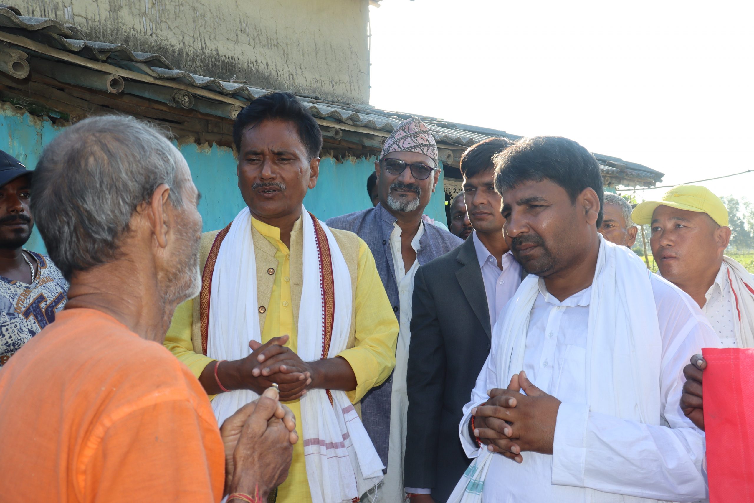 रौतहट ३ मा राजनीतिक तरंग,ओमप्रकाशको साथमा सत्ता गठबन्धनका नेता घरदैलोमा