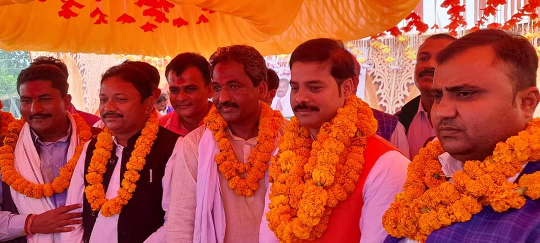 जसपा पार्टी परित्याग गरेका जिल्ला अध्यक्ष धर्मेन्द्र पटेललाई प्रभु साहले गरे स्वागत