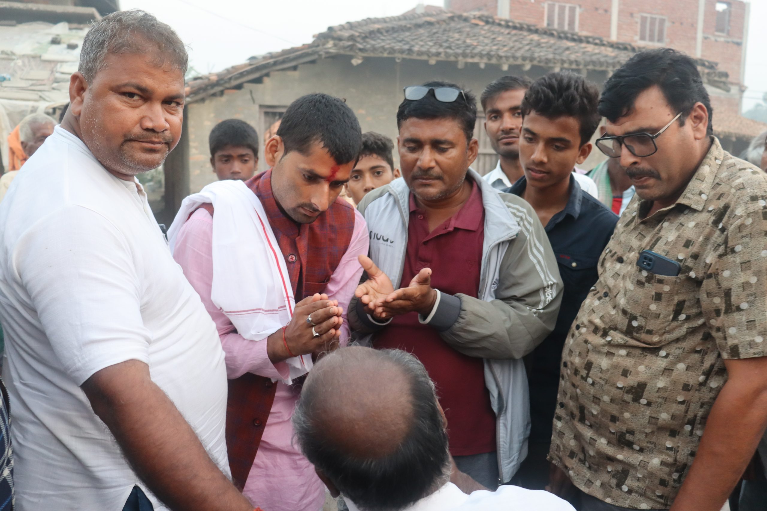 स्वतन्त्र उम्मेदवार प्रति बढ्दो जनआकर्षणः यादवको घरदैलोमा सर्वसाधारणको स्वफुर्त सहभागिता