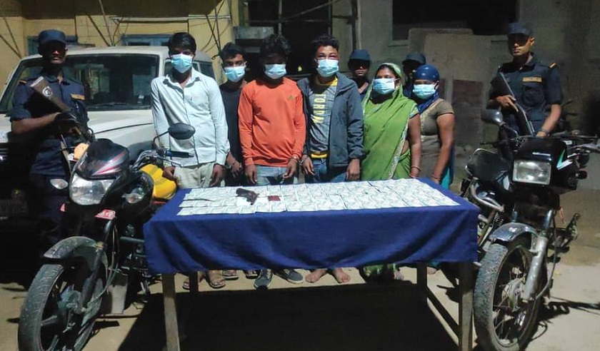 नक्कली नोट र हतियारसहित  ६ जना पक्राउ