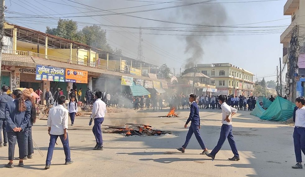 ग्रेडरको ठक्करबाट स्कुल जाँदै गरेकी बालिकाको मृत्यु -धनगढी