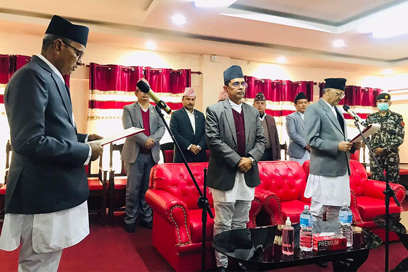 बागमती प्रदेशका ज्येष्ठ सांसद रामप्रसाद ढुंगानाले लिए शपथ