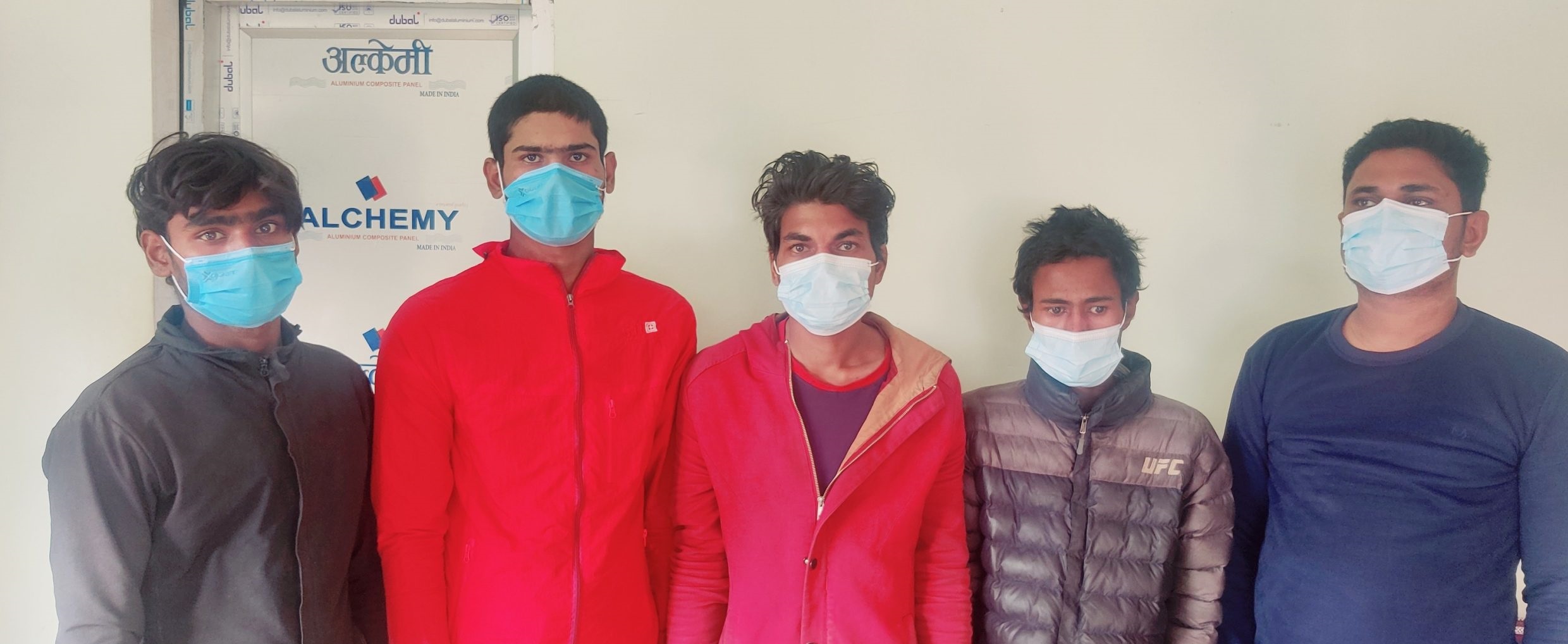 चोरी आरोपमा पाँचजना पक्राउ