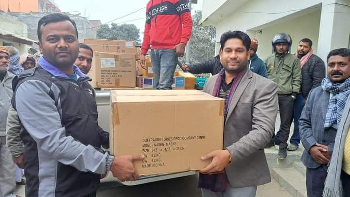 कटहरियाका मेयर अजय प्रकाश द्वारा प्राथमिक स्वास्थ्य केन्द्र कटहरियालाई अल्ट्रासाउन्ड मेसिन सहित स्वास्थ्य सामाग्री हस्तान्तरण