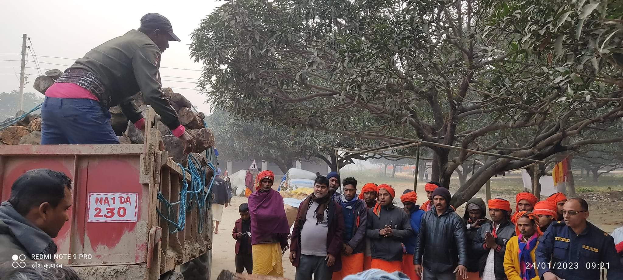 शिवनगरमा कावरिया बमहरुको लागी मेयर जैसवाल द्धारा दाउरा ब्यवस्थापन