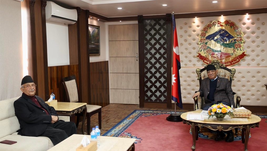 बालुवाटारमा प्रधानमन्त्री प्रचण्ड र एमाले अध्यक्ष ओलीबीच भेटवार्ता हुदै