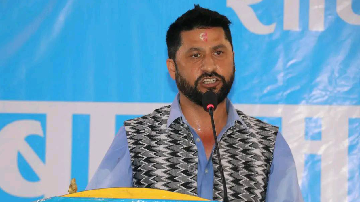 रास्वपा सभापति रवि लामिछानेले ‘विशेष पत्रकार सम्मेलन गर्दै