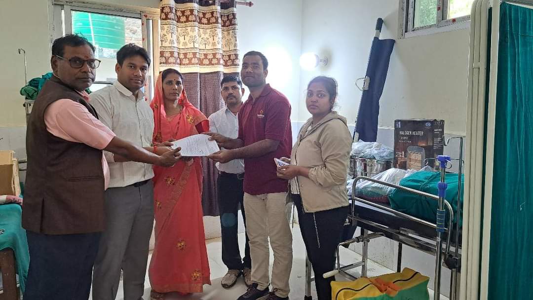 नगर प्रमुख अजय प्रकाश जयसवाल द्वारा बर्थिङ सेन्टरमा प्रयाेग हुने स्वास्थ्य सामग्रीहरु हस्तान्तरण