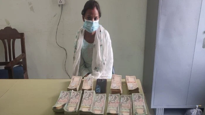 नक्कली नोटसहित एक जना पक्राउ