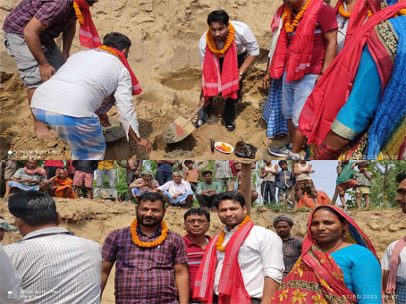 कटहरियाका नगर प्रमुख अजयप्रकाश द्धारा एकैदिन दुई वटा झुलुङ्गे पुलको शिलान्यास