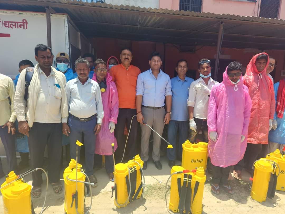 कटहरिया नगरपालिका द्धारा नगरभरि लामखुट्टे मार्ने ओैषधी छर्ने कार्य सुरु