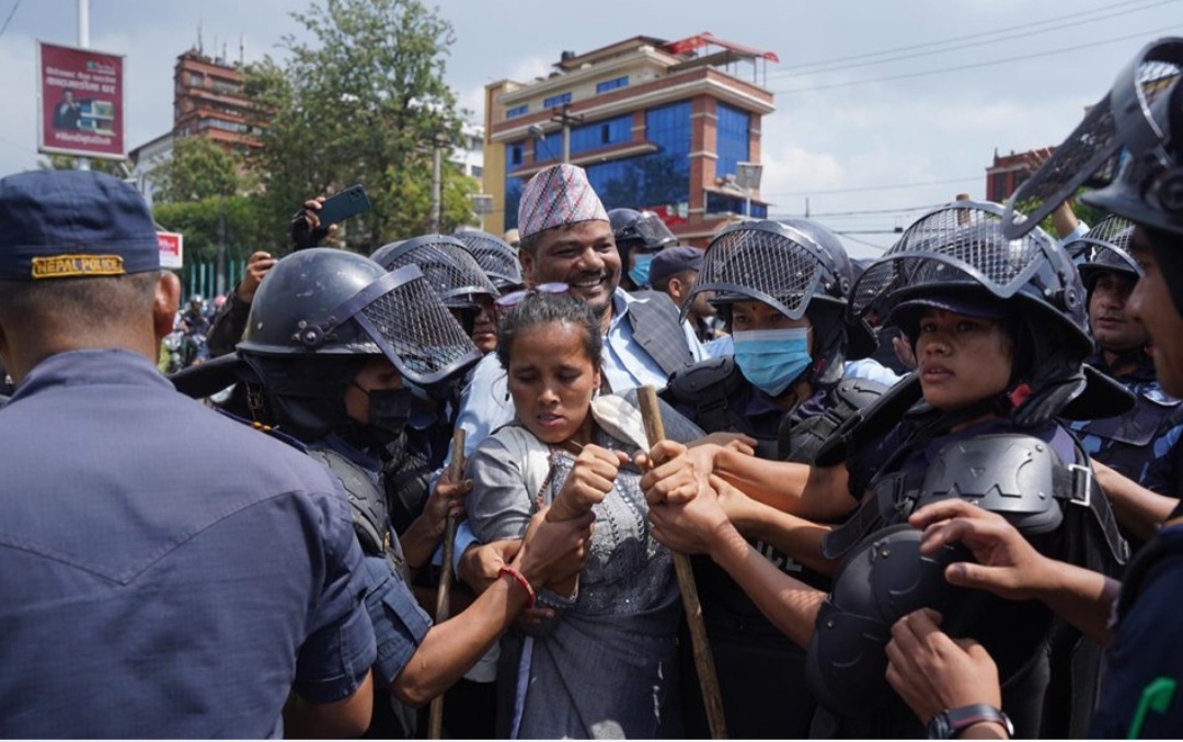 काठमाडौंमा विद्यालय कर्मचारीको आन्दोलनमा प्रहरीको हस्तक्षेप, ४ जना पक्राउ