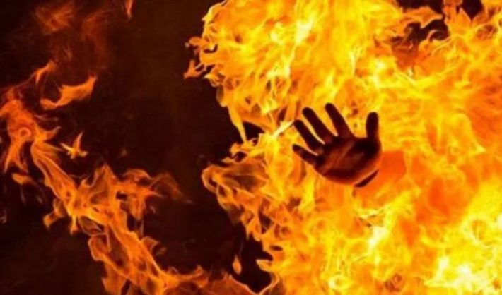 विद्यालयका शौचालयमा जलिरहेको अवस्थामा भेटिए लेखापाल, अवस्था गम्भीर