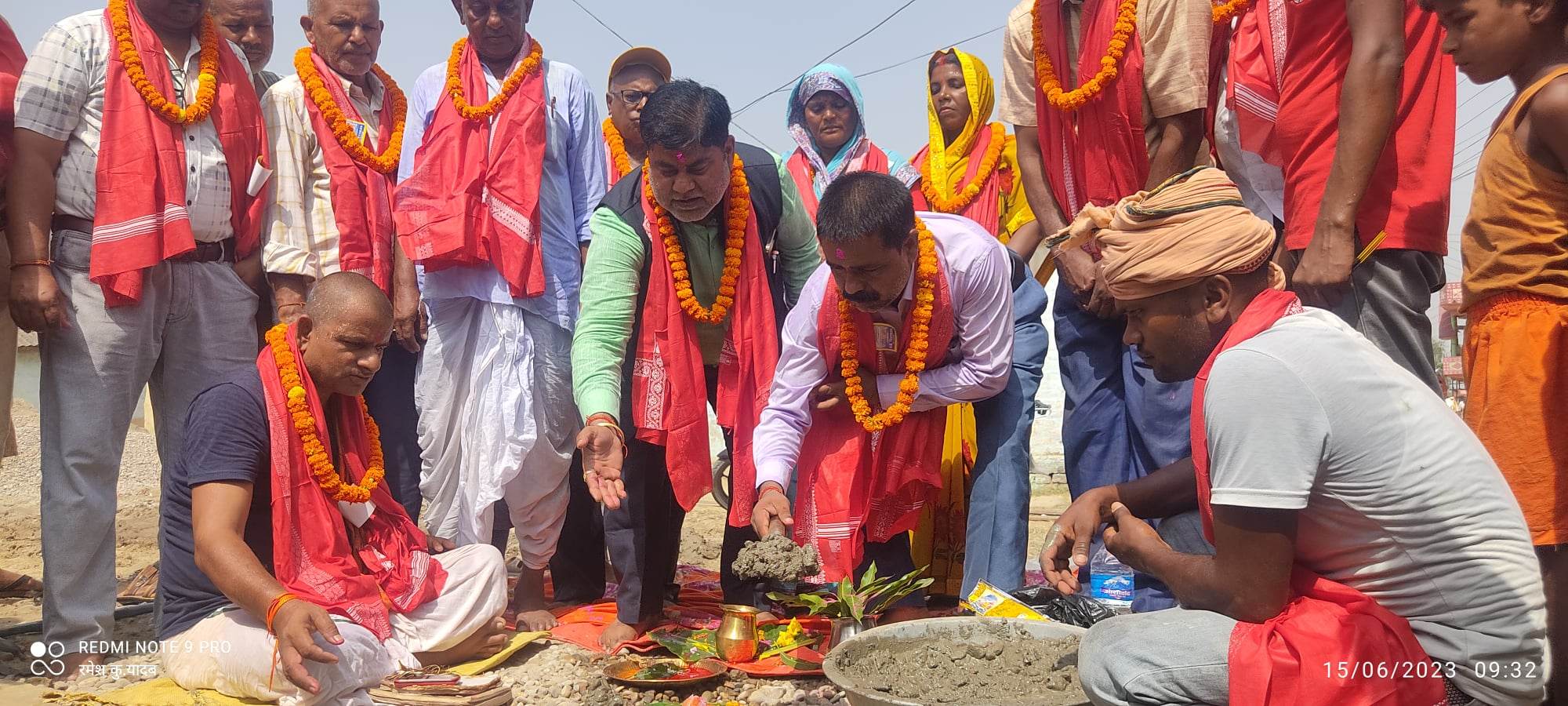 वडाअध्यक्ष साहको वार्डस्तरिय बजेटबाट लक्ष्मीपुरमा नाला सहित सडक ढलान,नगर प्रमुख जैसवालद्धारा शिलान्यास