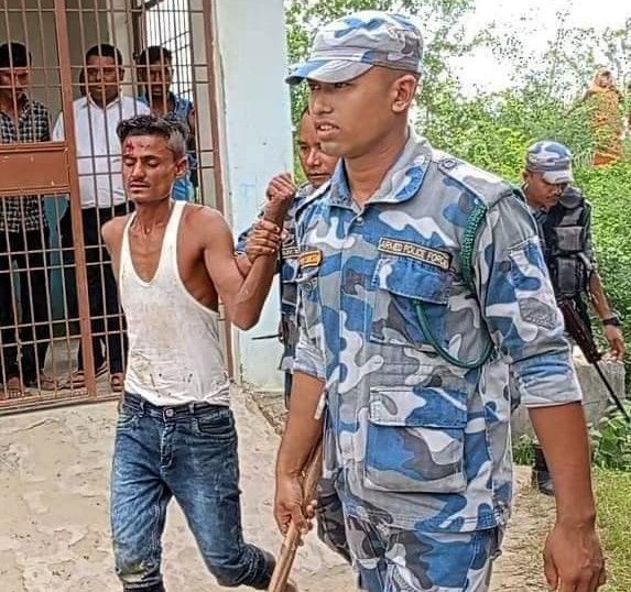 बारामा बच्चा चोरेर भारत तर्फ भागिरहेको चोर प्रहरी नियन्त्रणमा