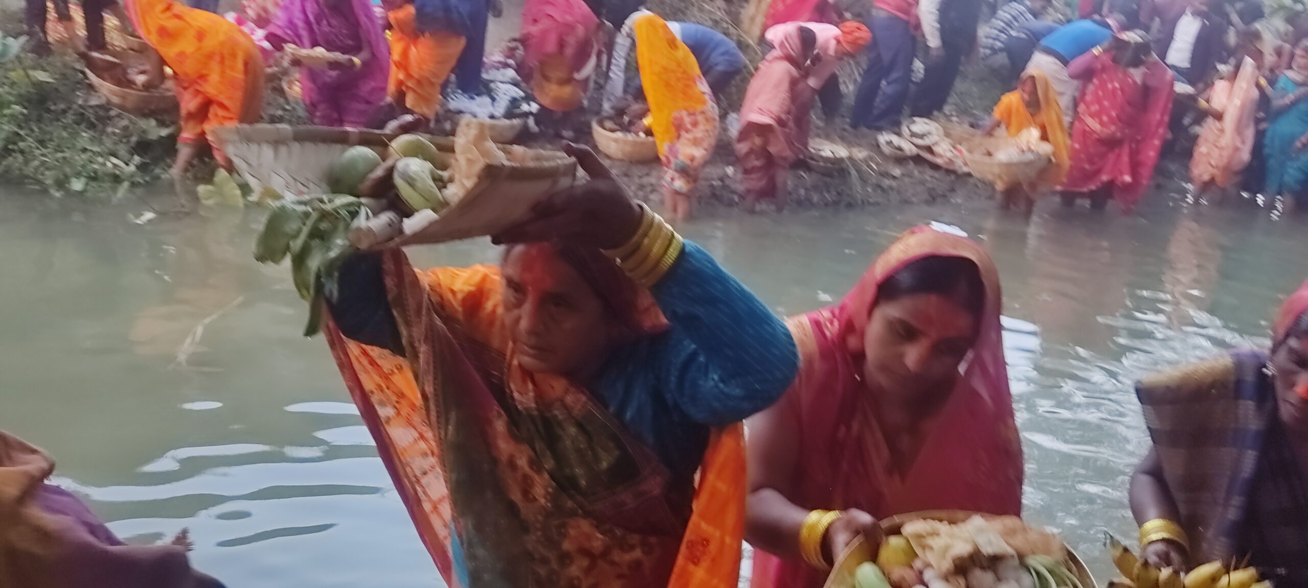 रौतहट लगायत देशभरी उदाउँदो सूर्यलाई अर्घ दिएर छठ पर्व सम्पन्न