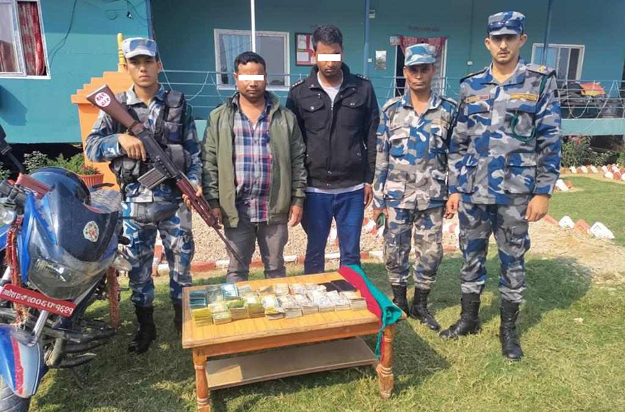 स्रोत नखुलेको ८ लाख रुपैयाँसहित महोत्तरीबाट २ जना पक्राउ