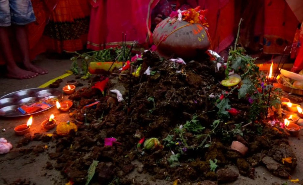 तिहारको पाचौं दिन रौतहटमा महिलाहरुले धुमधामसंग मनाईयो गोबर्धन पर्व