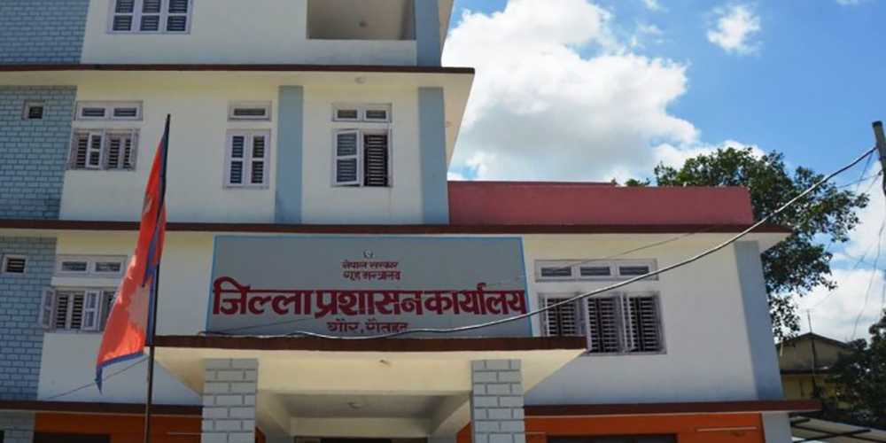 मौलापुरका नि.प्रमुख प्रशासकीय अधिकृत साह सहित बाह्र जना उपर जिल्ला प्रशासनमा उजुरी