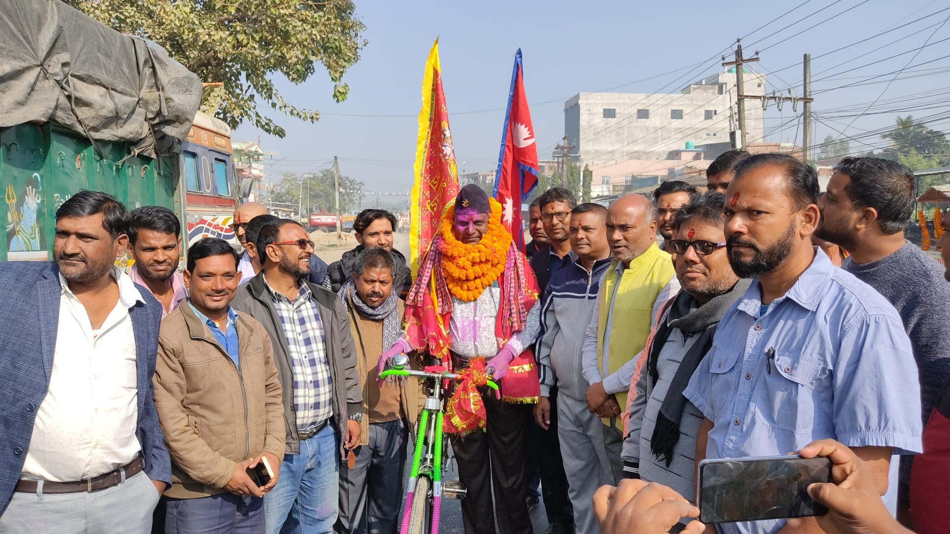 रौतहटको गरुडा निवासि जैसवाल साईकल यात्रामा निस्किए भारतको बैष्णो देवी