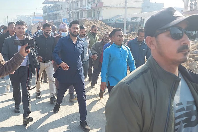 सडक नबनाउनेलाई चुनावबाट धुलो चटाउने रविको चेतावनी