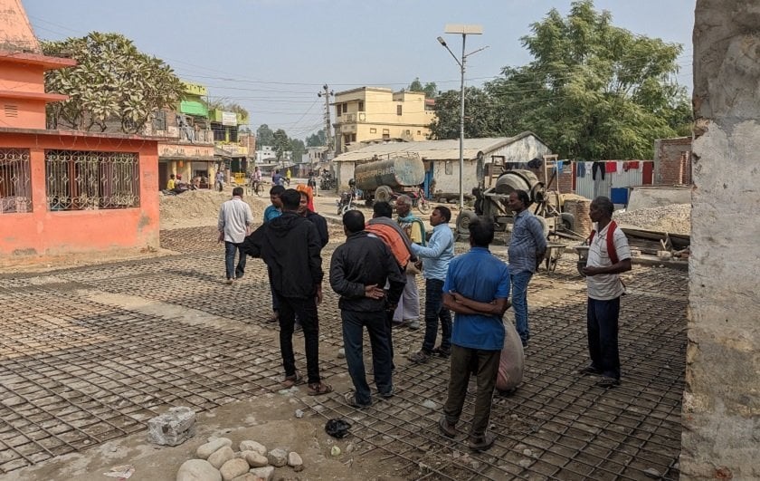 आश्रय निर्माण कम्पनीको लापारवाहिले रौतहटको कटहरियामा सडक ढलान गुणस्तरहीन भएको जनप्रतिनिधिको गुनासो