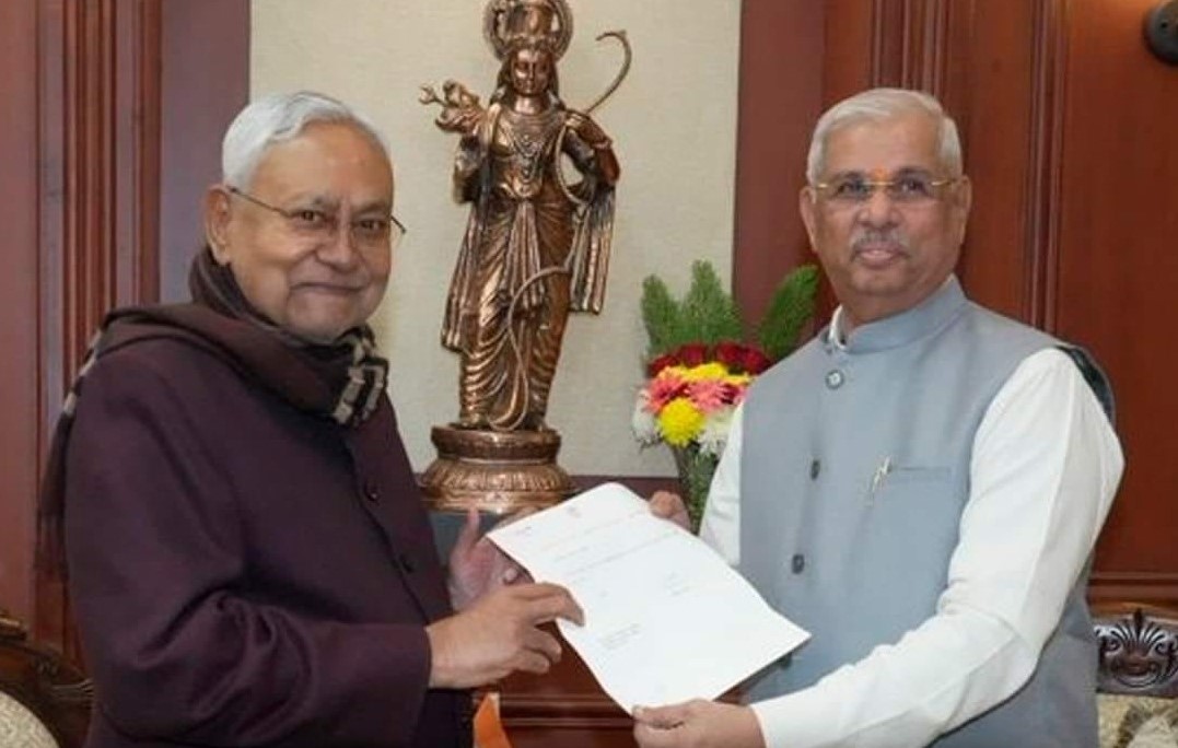 मुख्यमन्त्री नितिश कुमारले दिए राजीनामा