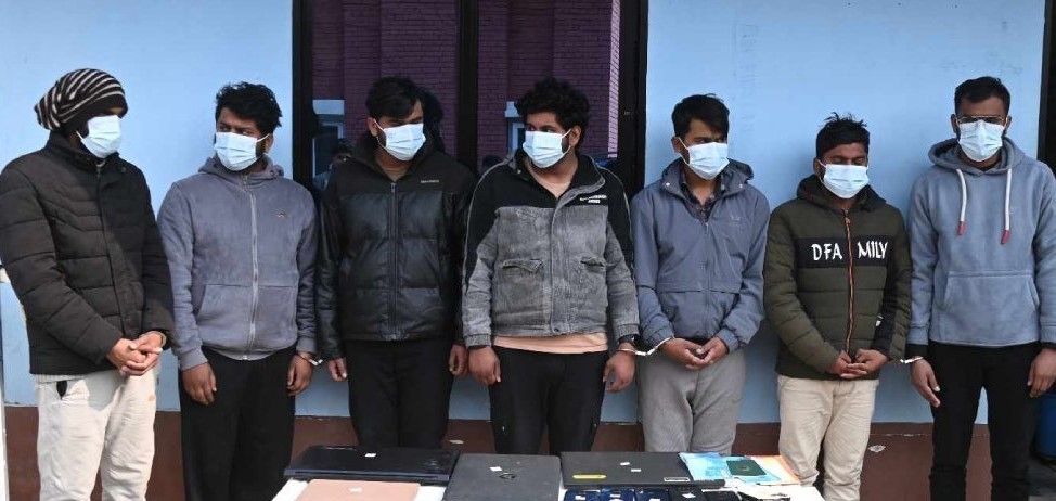 अवैध क्रिप्टो अनलाइन गेम खेलाउने सिराहाका ७ जना पक्राउ