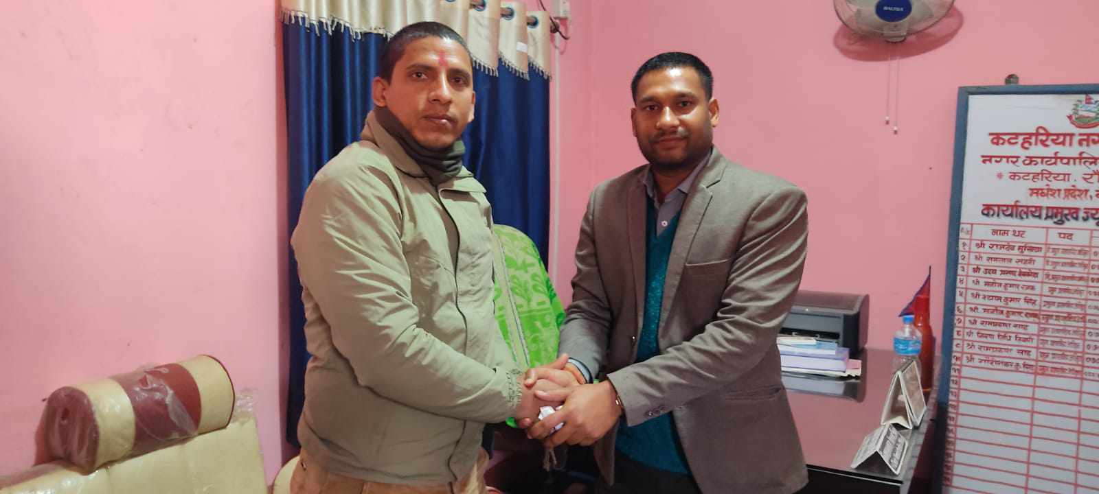 कटहरिया नगरपालिकाको लेखापालमा यादब हाजिर, नगर प्रमुख जैसवालद्धारा स्वागत