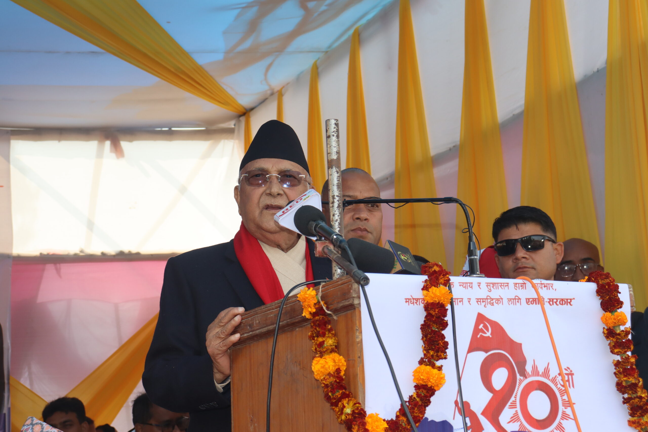 गठबन्धन सरकारले लात हानेर निकालेपछि माधव नेपाल न घर न घाटका हुने : ओली