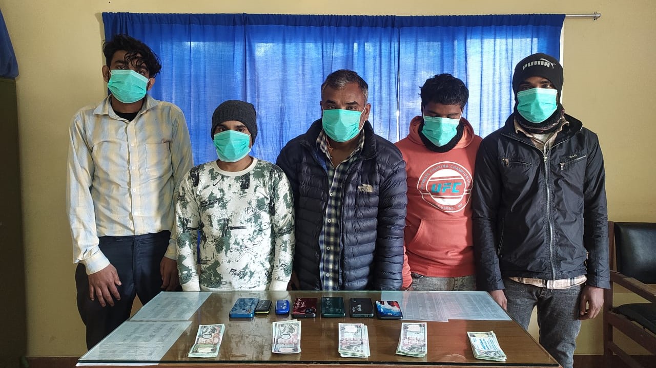 बाराबाट नक्कली नोटसहित पाँच जना पक्राउ