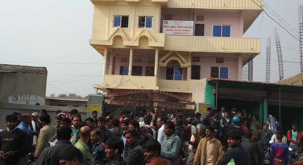 नक्कली सवारी लाइसेन्स प्रकरण : जनकपुर यातायात कार्यालयका एक अधिकृतसहित पाँच जना पक्राउ