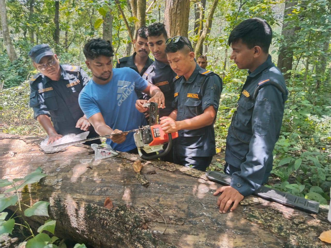 रौतहट प्रहरीलाई चेनस मेशिन संचालन सम्बन्धी तालिम प्रदान