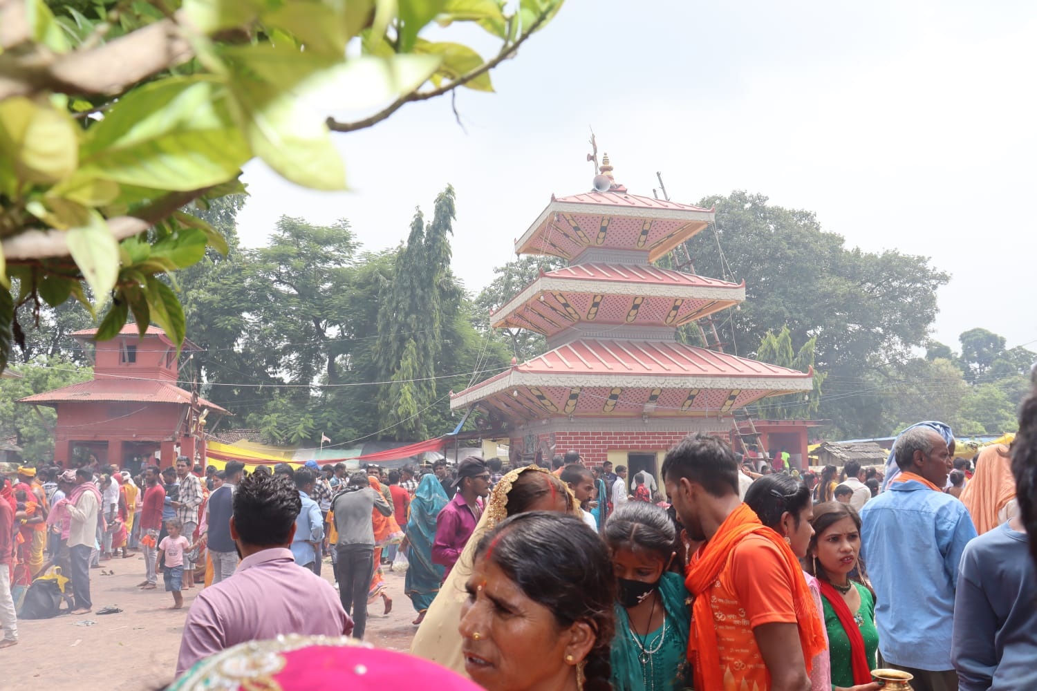 सावनको अन्तिम सोमबार शिवालयहरुमा भतmजनहरुको बाक्लो भिड