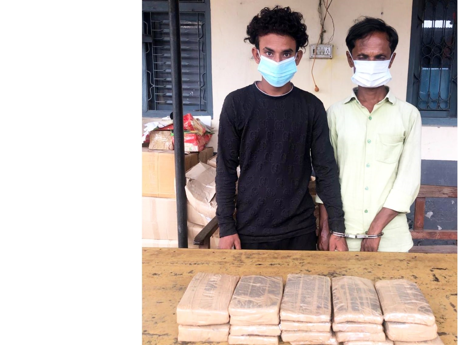 पर्साबाट १० किलो चरेश सहित २ भारतिय नागरिक पक्राउ