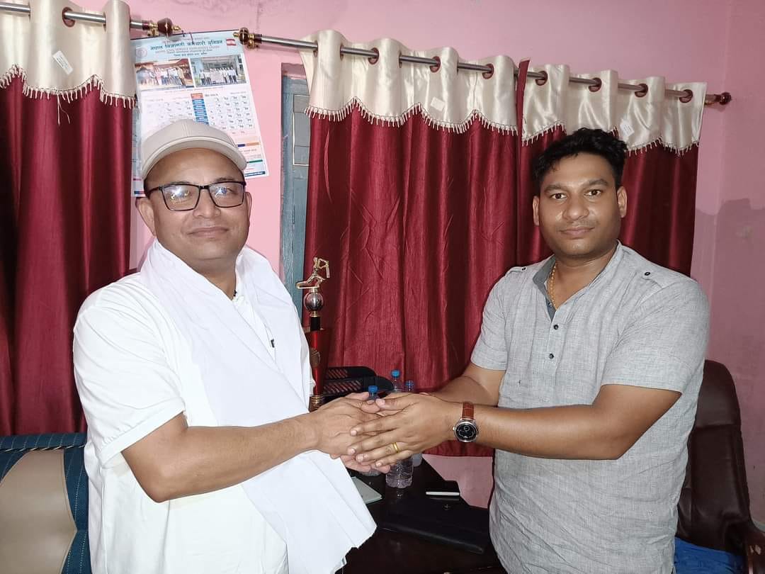 कटहरियाको प्रमुख प्रशासकिय अधिकृतको रुपमा जोशि हाजिर,नगर प्रमुख जैसवालद्धारा स्वागत